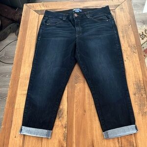 Democracy Abd solution jeans, raw edges on cuff, jeans rolled up